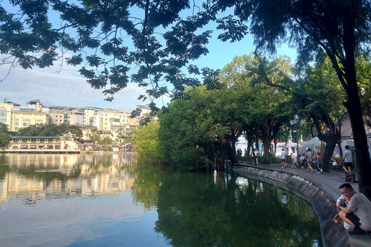 Hà Nội nắng hanh, lạnh về đêm và sáng