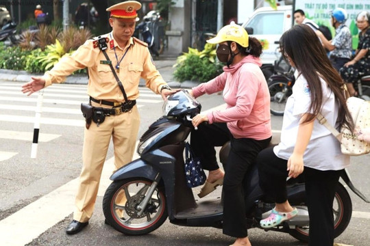 Phụ huynh - “người gác cổng” an toàn giao thông đầu tiên cho con