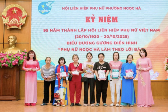 Phường Ngọc Hà (Hà Nội) 95 tấm áo dài và câu chuyện lan tỏa yêu thương