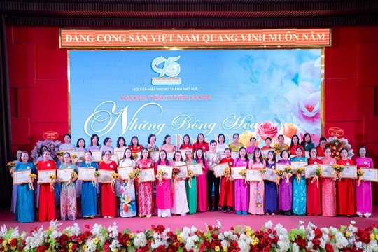 TP Huế: Tuyên dương 95 “Bông hoa tháng 10” nhân dịp 20/10