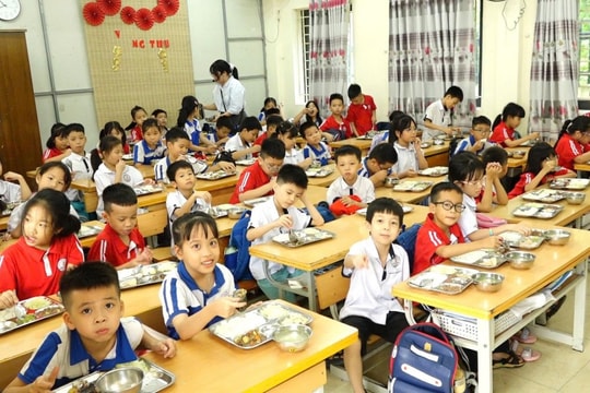Hình ảnh bữa ăn bán trú của học sinh trường Tiểu học Cự Khê