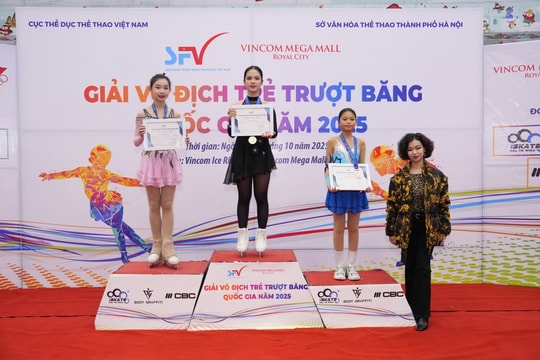"Đóa hồng" trượt băng Hà Nội tỏa sáng với Huy chương Vàng quốc gia