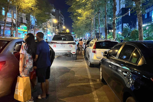 Nhức nhối tình trạng dừng đỗ phương tiện sai quy định