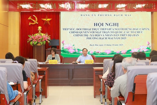 Đảng ủy phường Bạch Mai tiếp xúc, đối thoại với người dân nhiều vấn đề quan tâm