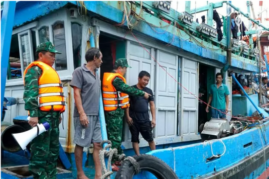 Gia Lai: Kêu gọi gần 1.900 tàu vào bờ tránh trú bão số 12