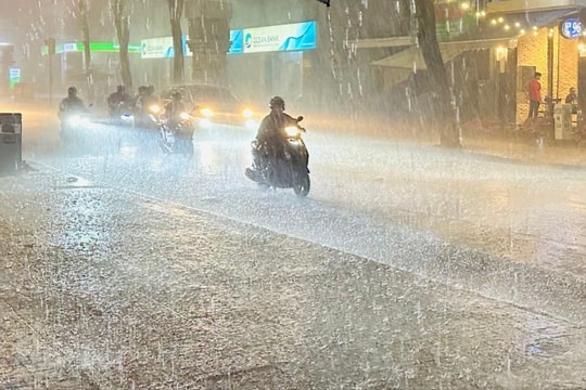 Ven biển từ Quảng Trị đến Đà Nẵng dự báo có mưa lớn