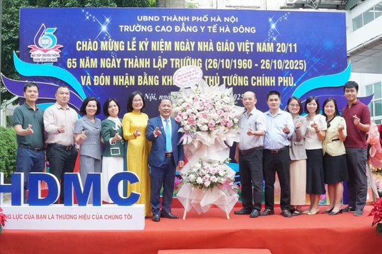 Trường Cao đẳng Y tế Hà Đông đón nhận Bằng khen của Thủ tướng Chính phủ