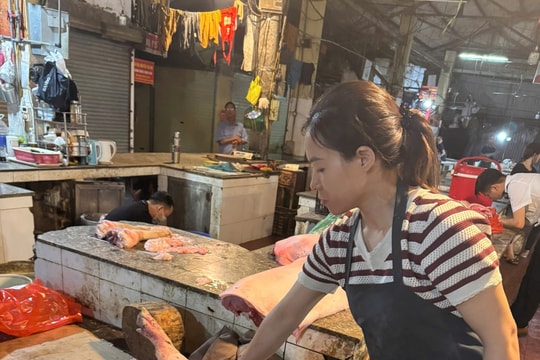 Hàng tạ thịt lợn dịch tả châu Phi bốc mùi được "tuồn" ra chợ và bếp ăn công nghiệp