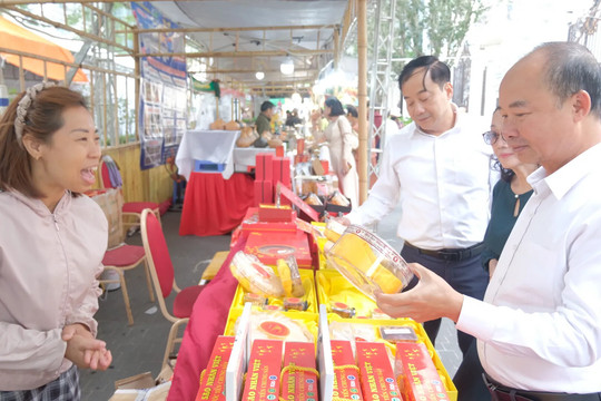 Cơ hội mua sắm ưu đãi hơn 500 sản phẩm OCOP, làng nghề tại khuôn viên chung cư The Zei (phường Từ Liêm)