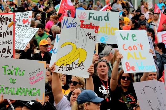 Hơn 100.000 công chức New Zealand tham gia cuộc đình công lớn nhất nhiều thập kỷ
