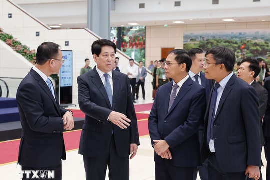 Chủ tịch nước Lương Cường kiểm tra buổi tổng duyệt Lễ mở ký Công ước Hà Nội