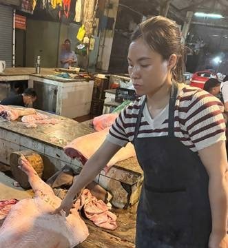 Khởi tố nhóm đối tượng mua bán lợn mắc dịch tả lợn Châu Phi