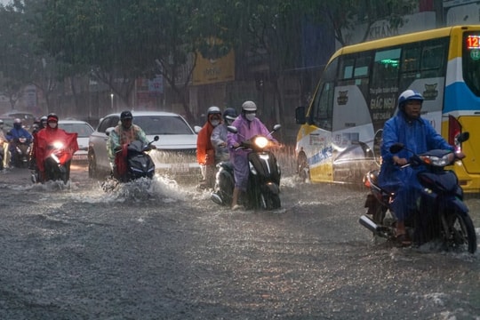 Bão số 12 suy yếu thành áp thấp nhiệt đới
