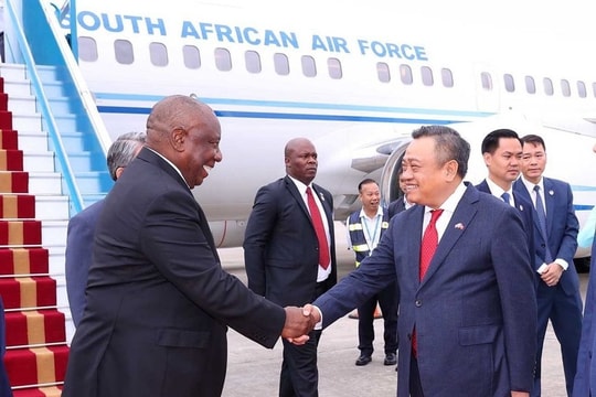 Tổng thống Nam Phi Matamela Cyril Ramaphosa đến Hà Nội, bắt đầu thăm Việt Nam