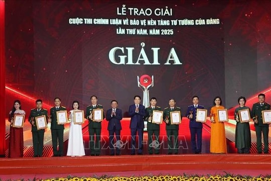 Chủ tịch nước dự Lễ trao giải Cuộc thi Chính luận về Bảo vệ nền tảng tư tưởng của Đảng