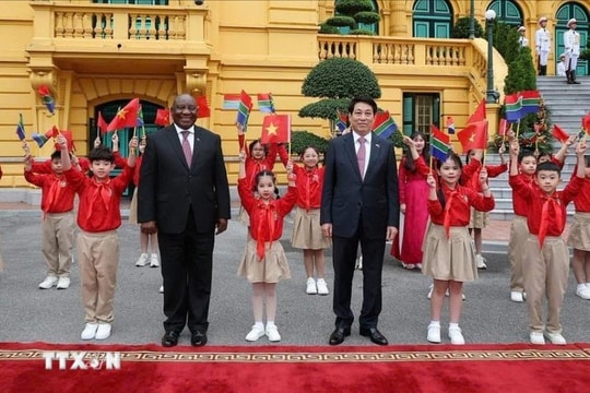 Chủ tịch nước Lương Cường chủ trì Lễ đón cấp Nhà nước Tổng thống Nam Phi