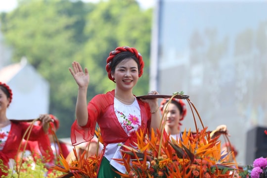Góp ý dự thảo văn kiện Đại hội XIV của Đảng: Bồi đắp văn hoá, phát huy sức mạnh con người Việt Nam trong kỷ nguyên mới