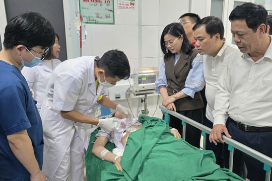 Nghệ An: Người đàn ông xông vào bệnh viện dùng hung khí đâm nhiều người bị thương