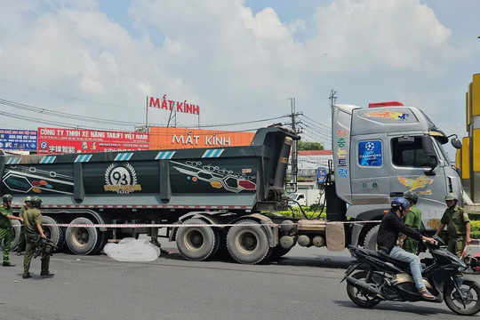 Tai nạn giao thông mới nhất 23/10/2025: hai nữ sinh tử vong sau va chạm với xe đầu kéo