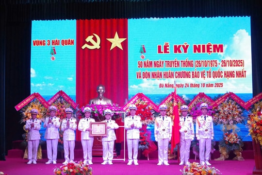 Vùng 3 Hải quân đón nhận Huân chương Bảo vệ Tổ quốc hạng Nhất