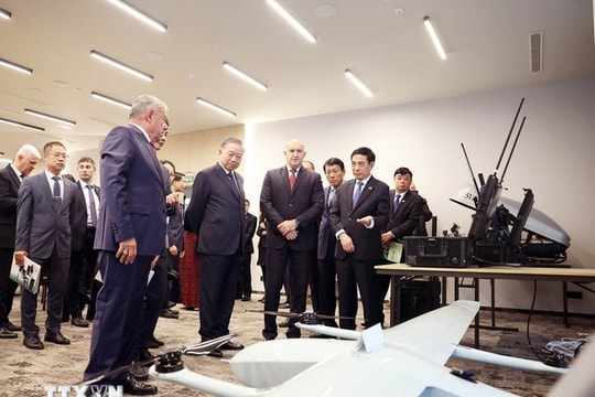 Tổng Bí thư Tô Lâm thăm Công ty công nghiệp quốc phòng Samel-90 của Bulgaria