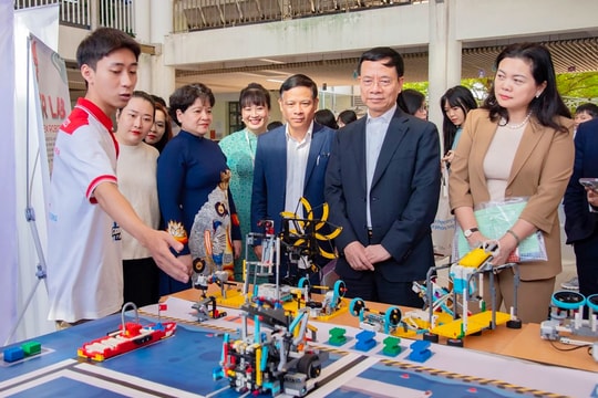 Giáo dục trong kỷ nguyên số: Con người vẫn luôn là yếu tố quyết định