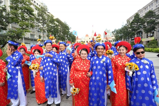 TP Hồ Chí Minh Hạnh phúc lễ cưới tập thể của 50 cặp đôi công nhân