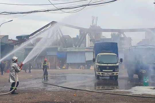 Hà Nội Diễn tập phương án phòng cháy, chữa cháy tại chợ Long Biên