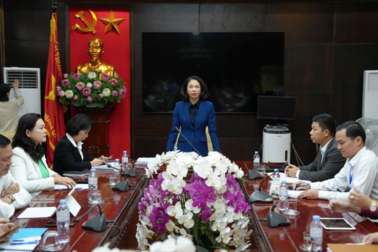 Phó Chủ tịch UBND TP Hà Nội Vũ Thu Hà \"truy\" trách nhiệm bữa ăn bán trú Không thể để thực phẩm bẩn "chui" lọt vào trường học