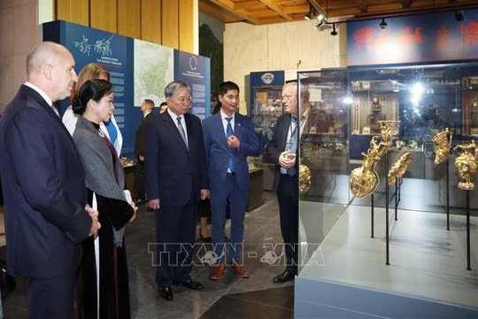 Tổng Bí thư Tô Lâm và Phu nhân tham quan Bảo tàng Lịch sử quốc gia Bulgaria