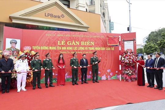 Xã Thường Tín gắn biển  đường Lê Công Hành và đường Doãn Tuế