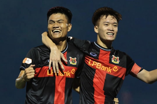 Ngược dòng thành công trước PVF CAND, Ninh Bình tiếp tục duy trì ngôi đầu bảng