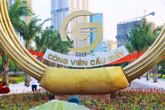 Công viên Cầu Giấy “thay áo mới", chính thức đón khách trở lại