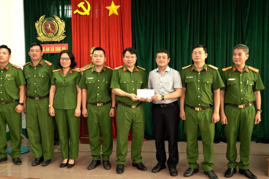 Quảng Ngãi Thưởng "nóng" lực lượng công an bắt giữ nhanh nghi phạm chém người
