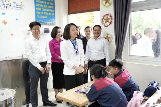 Kiểm tra đột xuất, siết chặt quản lý bữa ăn học đường
