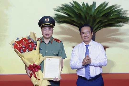Công an TP Hồ Chí Minh nhận Thư khen của Thủ tướng Chính phủ