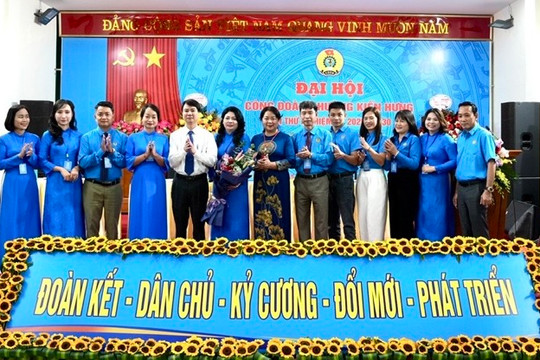 Đồng chí Nguyễn Thị Tạo là Chủ tịch Công đoàn phường Kiến Hưng