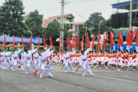 Hơn 2.000 người tham gia Đại hội thể dục - thể thao xã Phúc Thọ lần thứ I