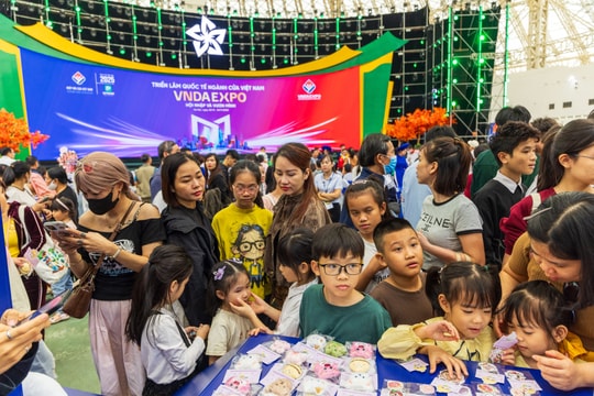 Hội chợ Mùa Thu lần thứ nhất năm 2025 Hàng loạt sự kiện hấp dẫn trong ngày đầu tiên mở cửa