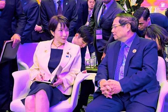 Thủ tướng Phạm Minh Chính gặp tân Thủ tướng Nhật Bản Takaichi Sanae