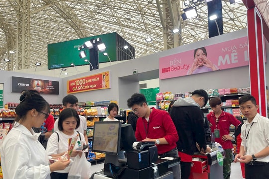 Không khí giao thương sôi động tại Hội chợ mùa Thu 2025