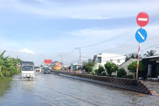 “Điểm danh” các điểm trên quốc lộ tại Huế và Đà Nẵng còn ngập sâu