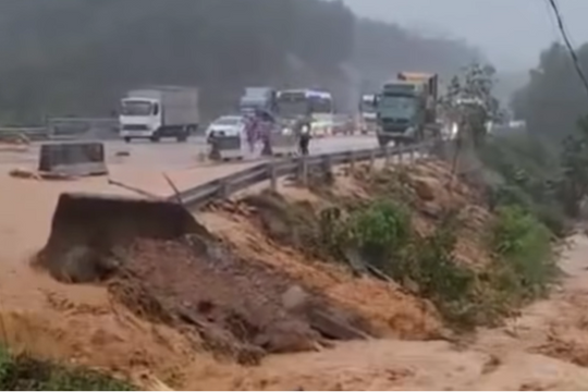 Thành phố Huế đối mặt với lũ cao lịch sử