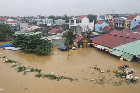 TP Đà Nẵng Lũ trên sông Vu Gia, Thu Bồn lên nhanh, nhiều khu vực ngập sâu