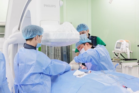 Bệnh nhân mắc hội chứng QT dài được cứu sống nhờ cấy máy phá rung tim tự động
