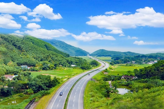 Cấm một số phương tiện lưu thông trên làn 1 cao tốc đoạn Nội Bài – Yên Bái