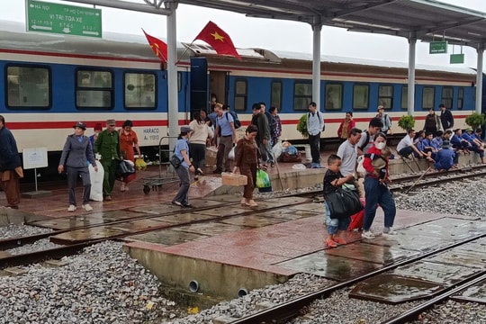 Tạm ngừng chạy tàu SE20 xuất phát từ ga Đà Nẵng ra Hà Nội ngày 28-10