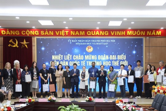Hà Nội chào đón giáo viên, học sinh dự diễn đàn Trường học Thế giới