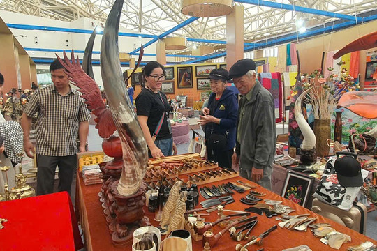 “Tinh hoa Thu Hà Nội” hút khách tại Hội chợ Mùa Thu