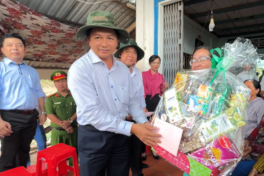 Vĩnh Long khắc phục thiệt hại do sạt lở, chăm lo đời sống người dân